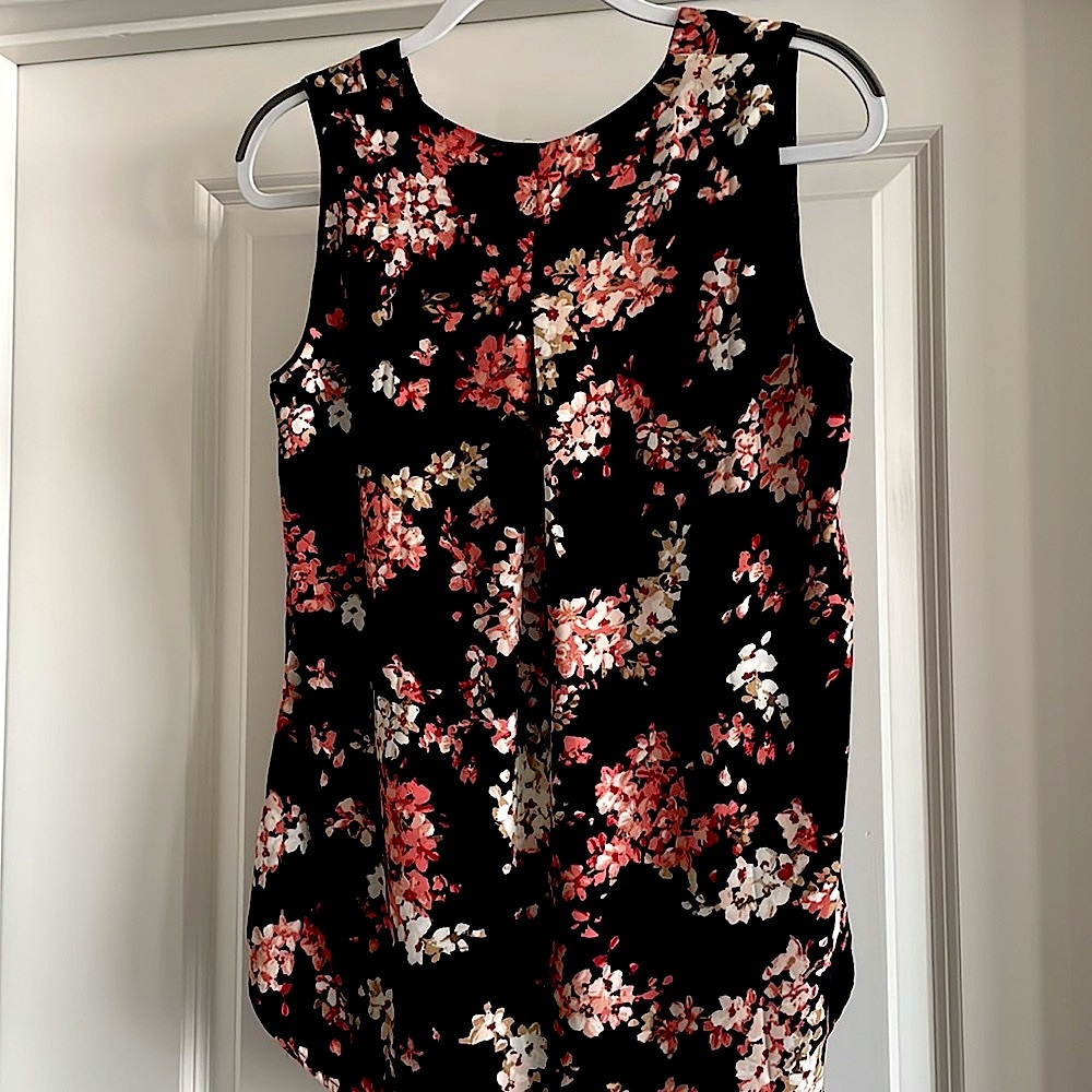 WHBM - Size 6 Floral Top